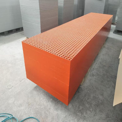 Orange Color Grating Of Mesh Size 40x40 Height 50mm Panel Size 1007x4040mm Concave Surface For Water Plant Walkway Or Corridor